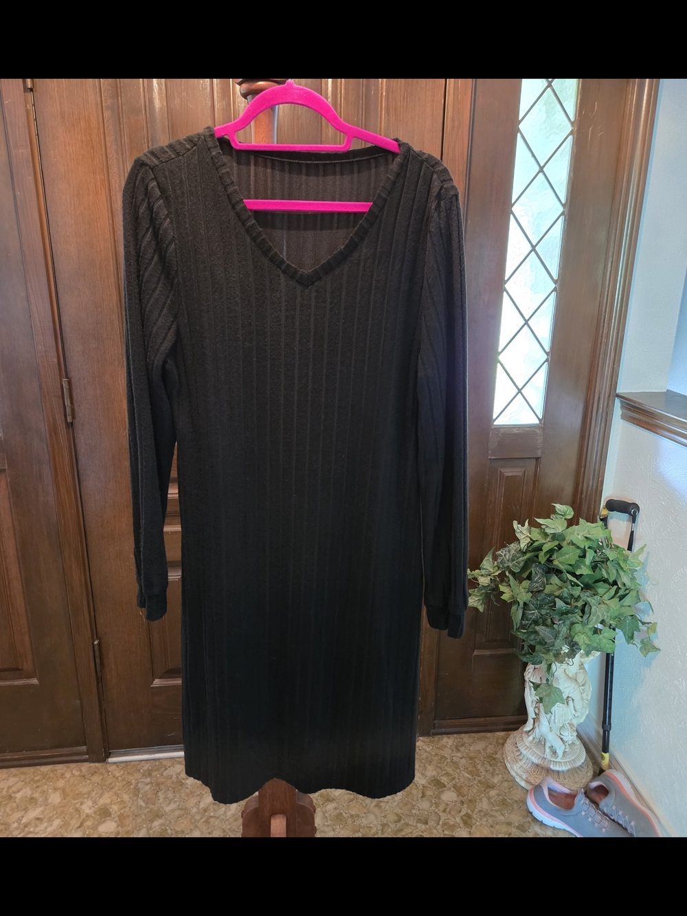 Classic Black Ribbed V-Neck Long Sleeve Dress